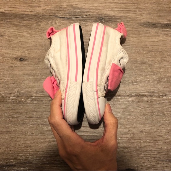 Converse Sz 6 • EUC! - Picture 4 of 5